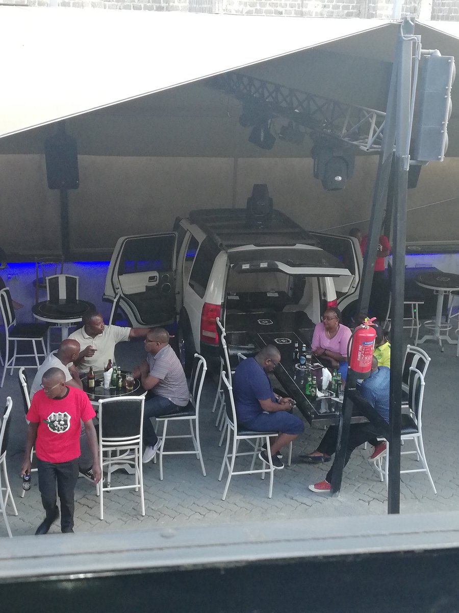 This Garage themed club in Thika is quite something. 🔥🔥🔥