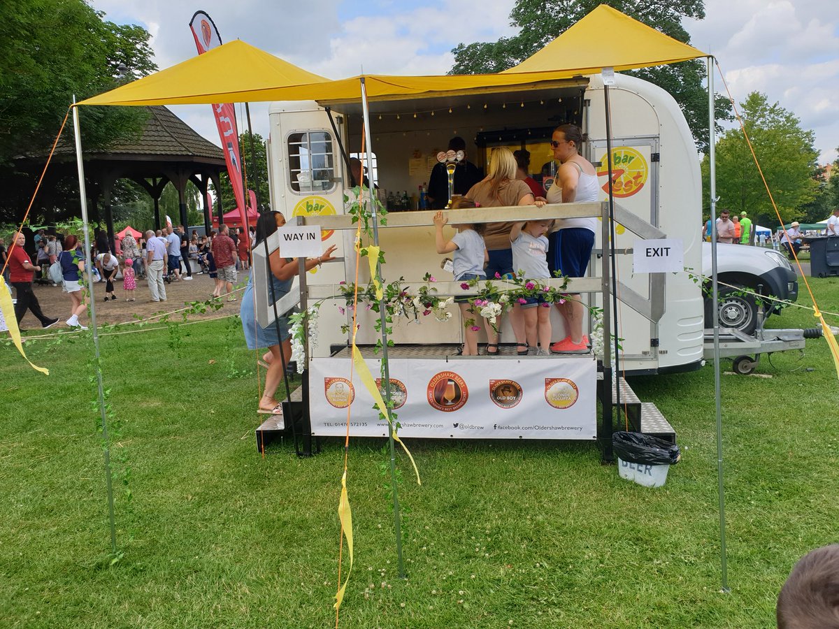 Excellent afternoon at the #dysartpark fun day #grantham.
Ladies carrying eggs on spoons 🥄and <a href="/oldbrew/">Rich</a> beer🍻 all in the one field, what's not to like? 👍