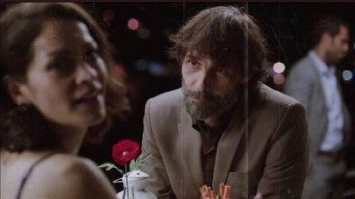 "Fakat Müzeyyen beni hatırlamış olman canımı öylesine yaktı ki bir bilsen. Çünkü hatırlamak için önce unutmak gerekir. Senin beni unutmuş olmana katlanamıyorum."