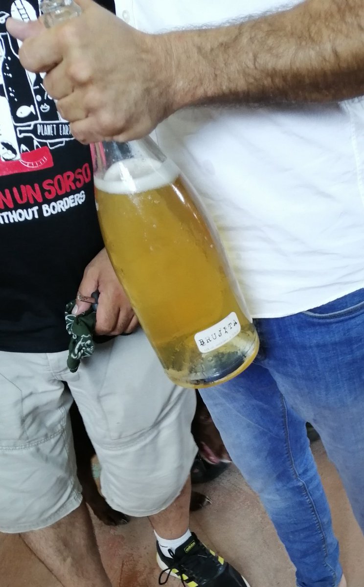 saintex2002's tweet photo. La #Brujita de #FernandoAngulo !!..
#SanLúcarDeBarrameda #Burbujas #Palomino y los otros.. 😋😋😋 #H2Ovegetal #PinellDeBray https://t.co/gRMn0mTYJp