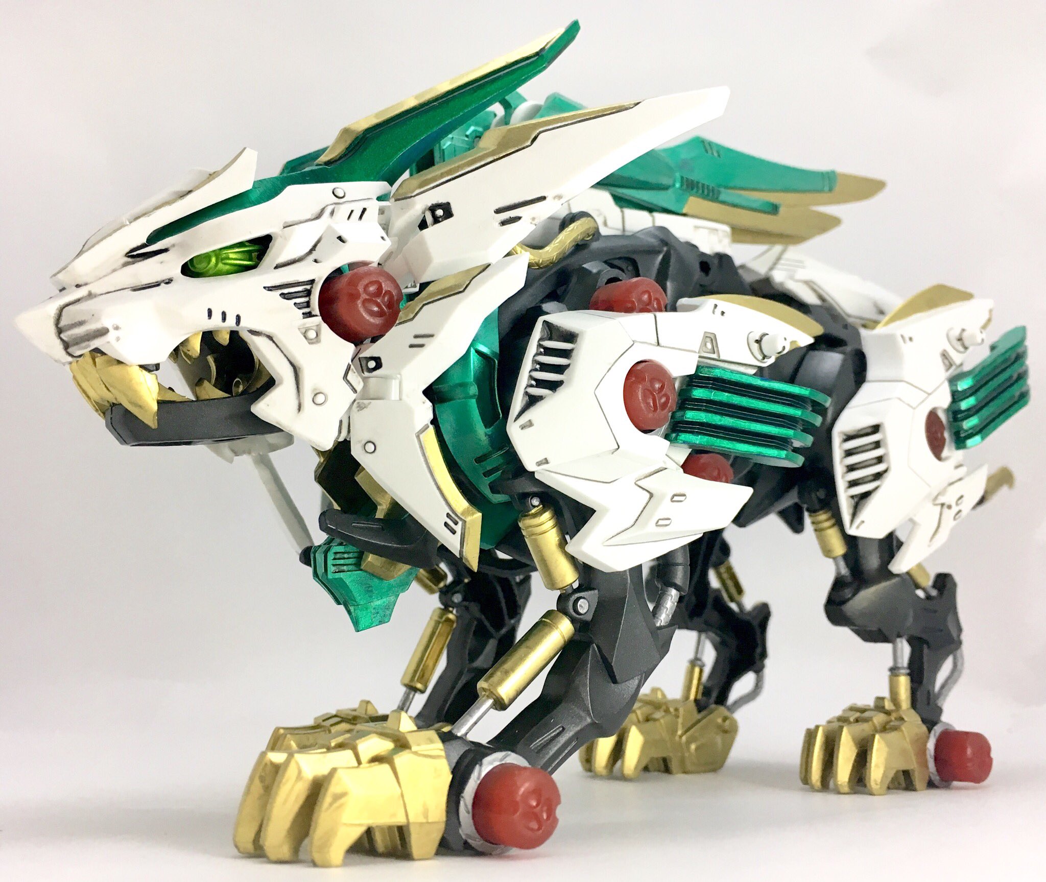 えびきち ゾイド ワイルドライガー塗装しました ガンダムマーカーの緑がいい感じだったので使ってみたシリーズ ゾイド ゾイドワイルド ワイルドライガー T Co P4lgvr5ux9 Twitter