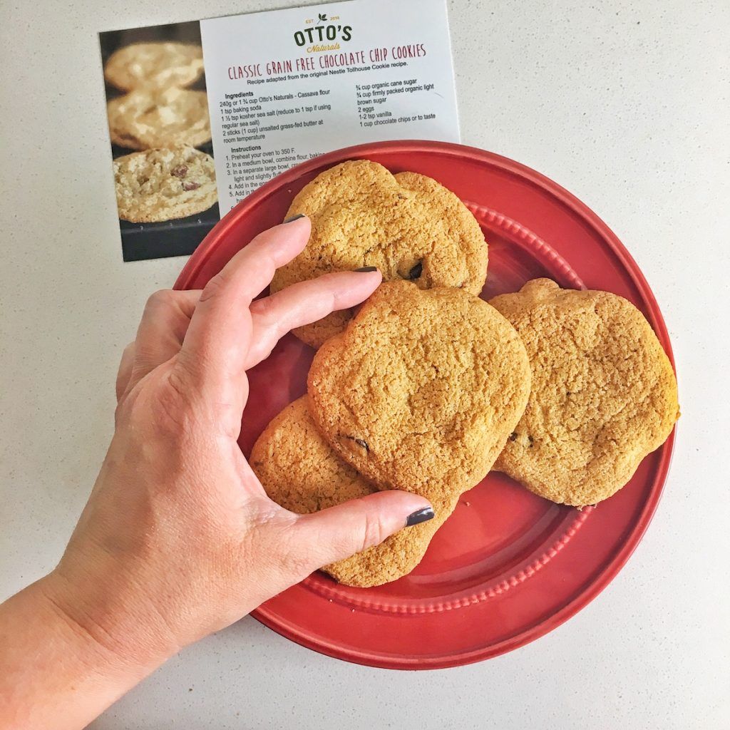 Do you bake grain free? Have you tried <a href="/OttosCassava/">Otto's Naturals</a>  flour? These Grain-Free Chocolate Chip Cookies from <a href="/CeliacBeast/">Erica</a> look fantastic! buff.ly/32cZsMA