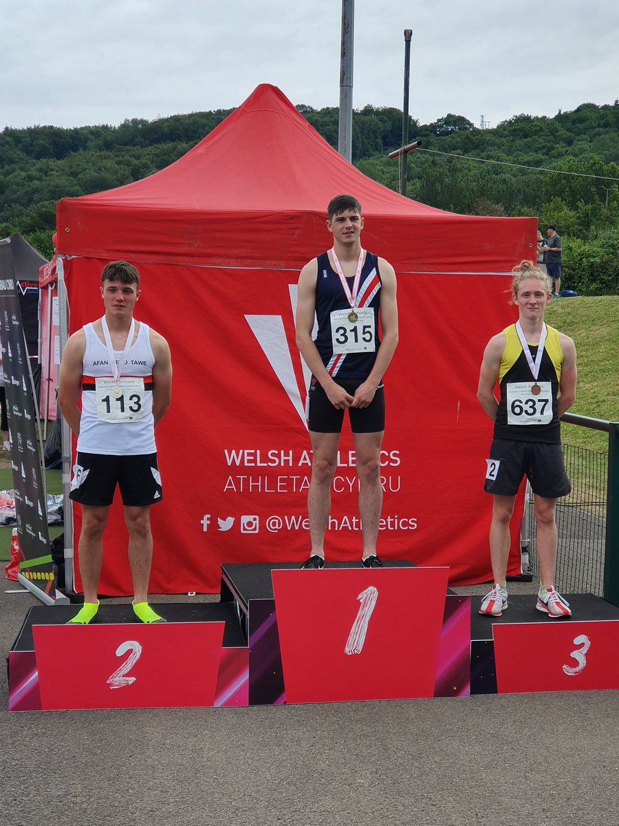 So yesterday say James J pick up 3rd in the 400m at the Welsh Schools Champs, an event he does not specialize in!! 20 minutes later he then ran and finished 5th in the 1500m. Wow!! Thank you for the past 5 years James!
