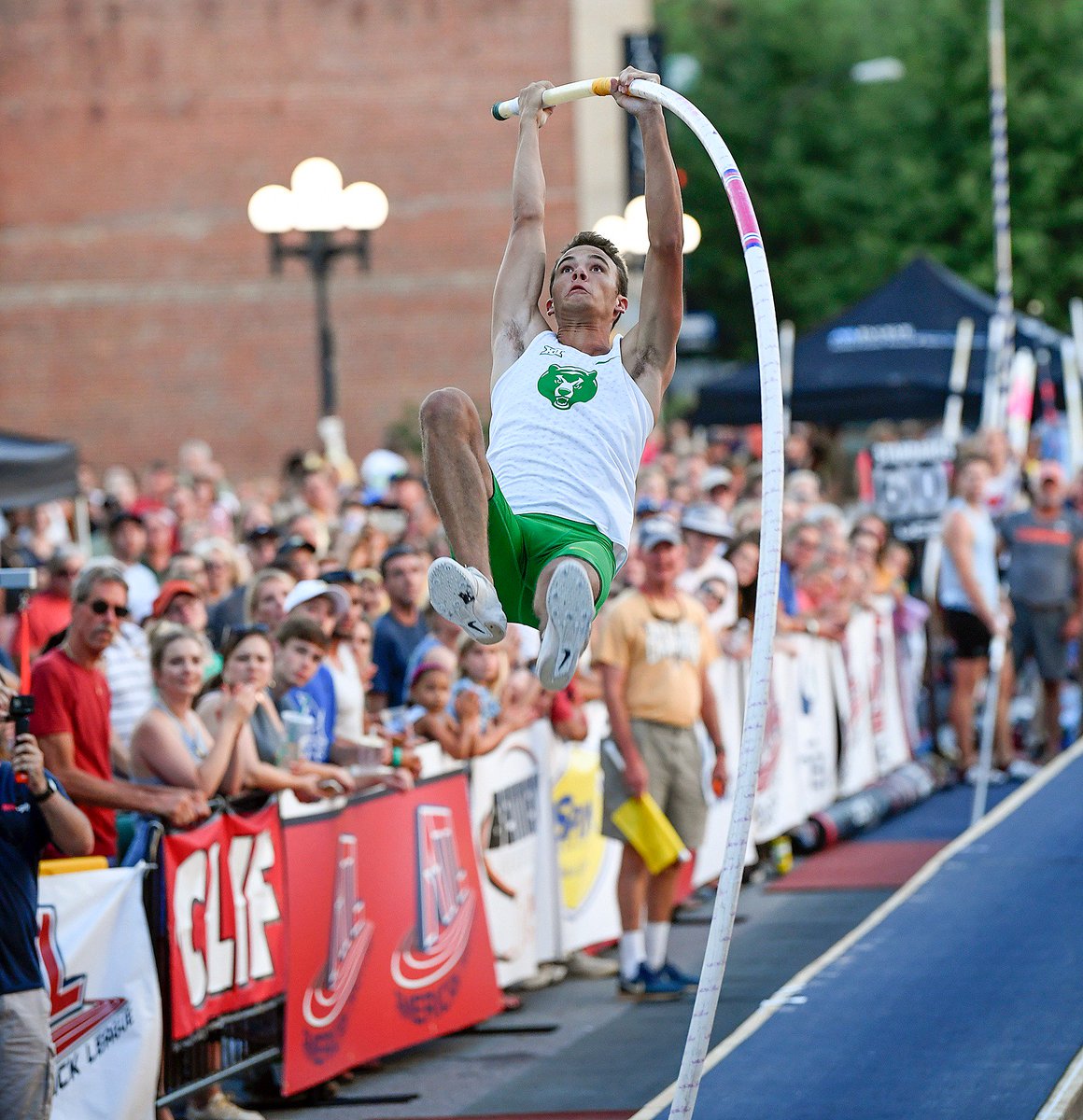bartboat's tweet photo. Great night #yeahthatgreenville at the #LibertyBridgeJumpOff Photo galley at @gvljournal https://t.co/pwWsy5ELFH @sandicheekspv https://t.co/pxW3wRTSjl