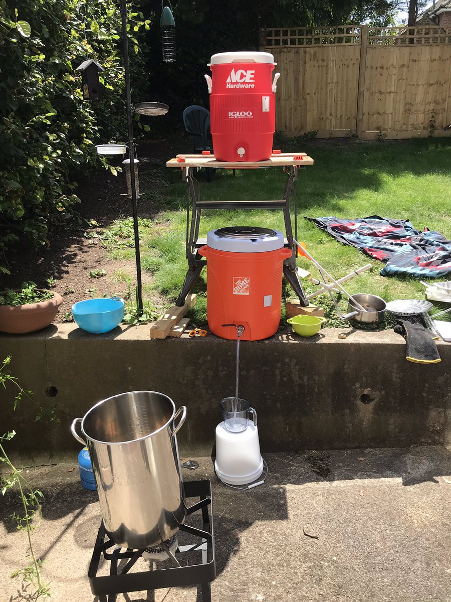 craftbeermutt's tweet photo. 1st brew day for a long long time  Garden #brewery a bit Heath Robinson #Craftbeer #homebrew #homebrewing Getting fried by the sun https://t.co/jxtekXogMo