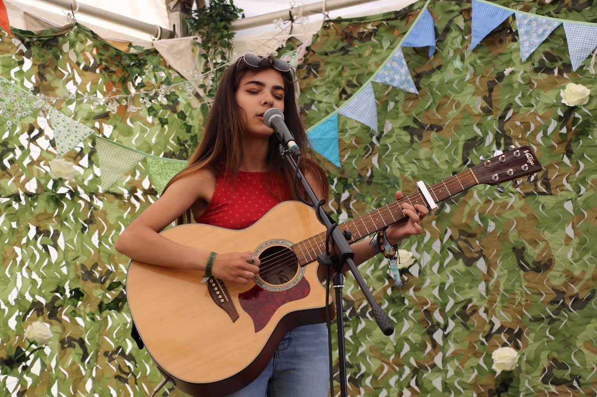 Tande272's tweet image. i had the privilege of watching many talented young musicians at the @GlasdenburyFest boutique stage this weekend 🌼