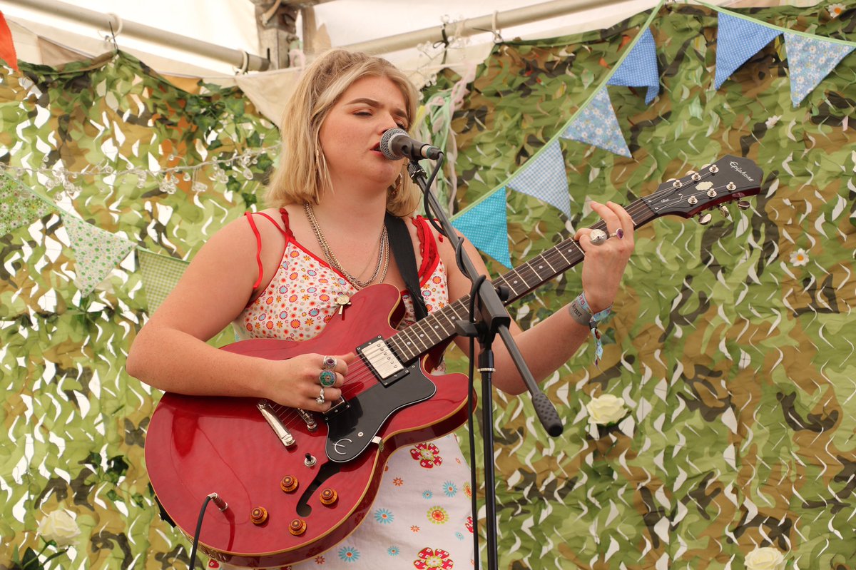 Tande272's tweet image. i had the privilege of watching many talented young musicians at the @GlasdenburyFest boutique stage this weekend 🌼