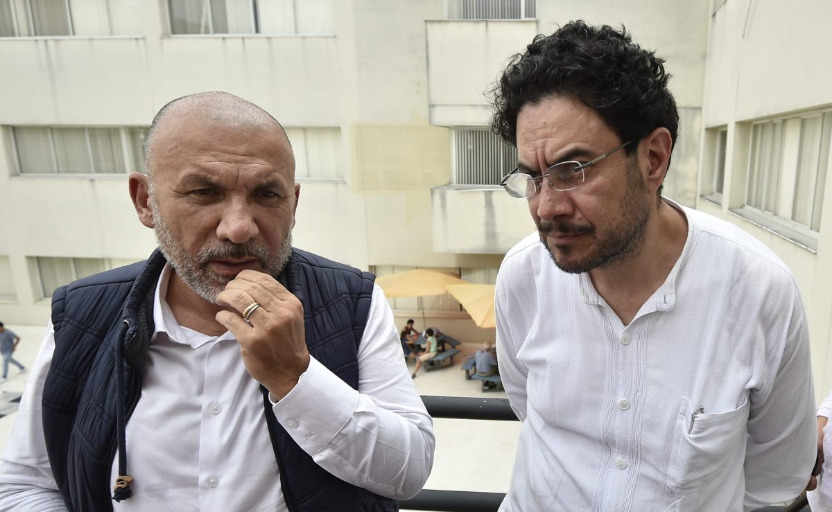 MacBookus's tweet image. Dirección Nacional de Inteligencia de Colombia rechaza acusaciones de escuchas ilegales hechas por senadores dlvr.it/R7yrbb