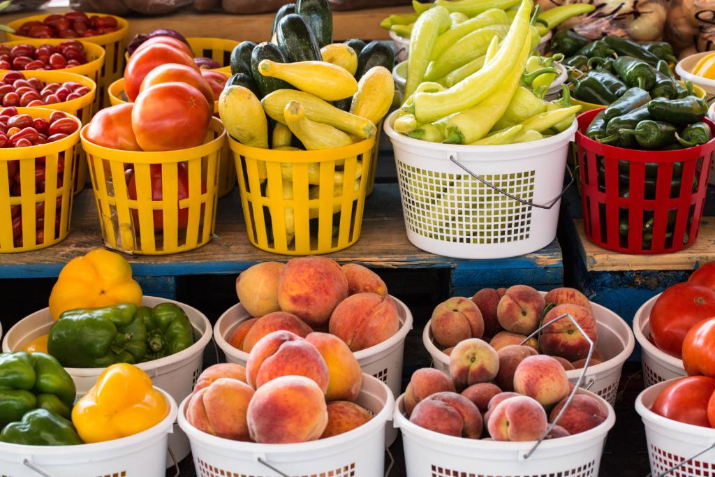 HHSGov's tweet photo. If “healthy eating” makes you think about the foods you can’t have, try refocusing on all the great foods you can eat–like summer fruits and vegetables that are in season! 🍉🍆🍊🍓🌽🍅🍑 https://t.co/v0tSG2gyaO #SundayMotivation https://t.co/7w7xhYPg0R