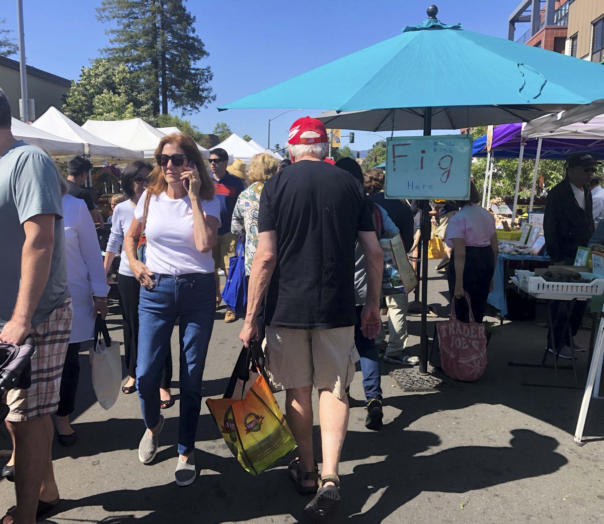 GreenWastePA's tweet photo. So many #reusable bags at the Cal Ave Farmer's Market! Buying fresh, local produce and placing it in a single use plastic bag just doesn't go anymore- and we are here for it!
#farmersmarket #bag #canvas #tote #grocery #CalAve #greenwastepa #paloalto #endsingleuse #plasticfreejuly https://t.co/M6mf0a9ZvC