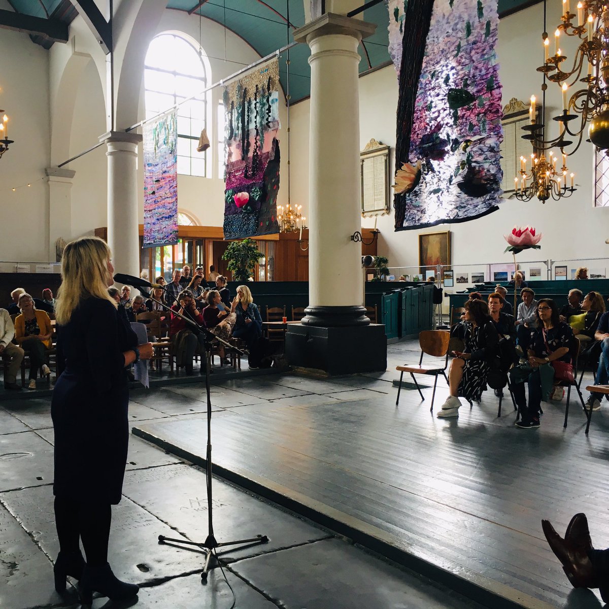 HesterWandel's tweet photo. Een kleurige middag in de #Oostzijderkerk bij het #MonetArtFestival van @MonetInZaandam. Leuk om in de jury te mogen zitten met @SannaMun en Joanne Zegers. https://t.co/1De1R577Hx