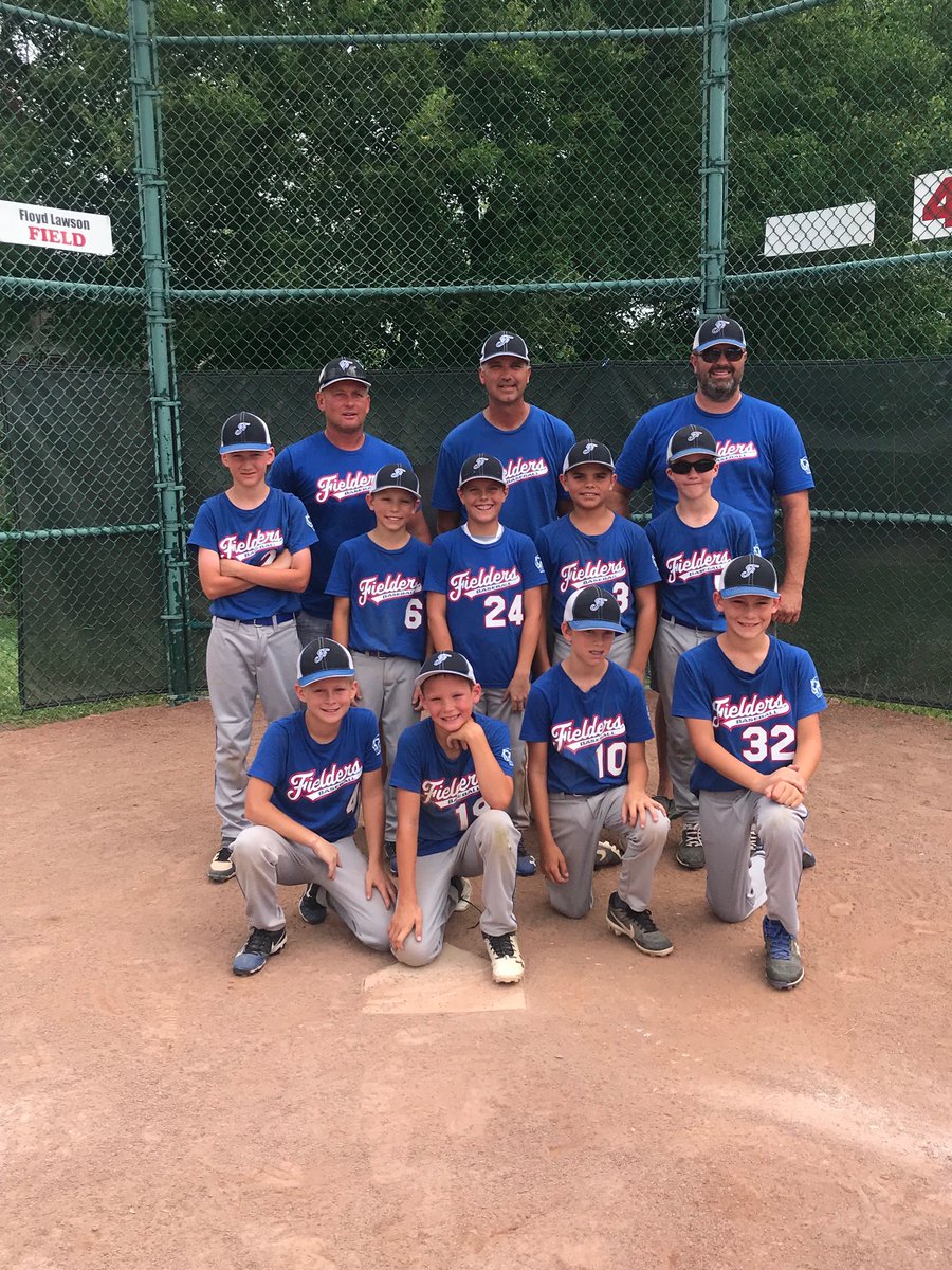 jason_koffer's tweet photo. These are my boys!!! Loved the season and how they continued to get better and better...finished the weekend 3-1, one game away from the Championship...not how we wanted to end but we could still smile for a pic! https://t.co/JY6knpXIDP
