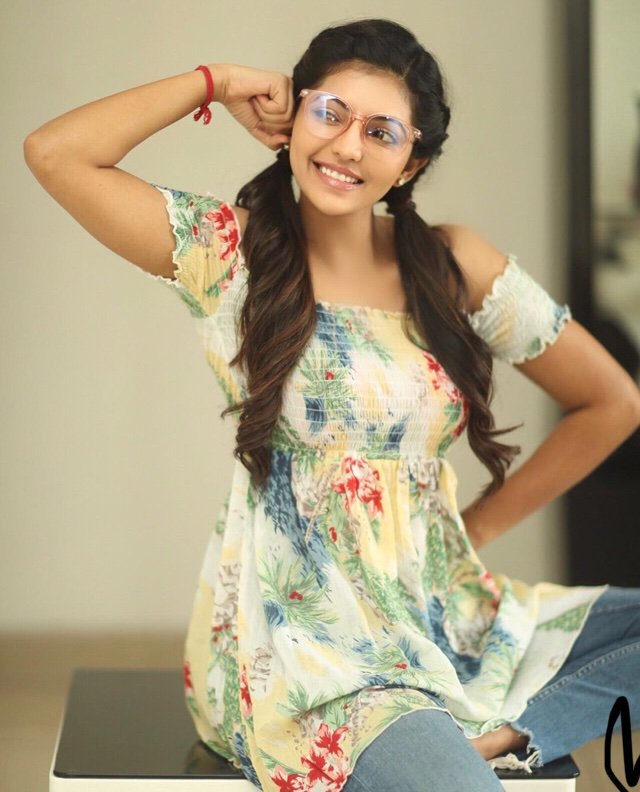 athulyabhakthan's tweet photo. ❤❤❤👸👸👸🙏🙏💓💓
Stunning look of my God  @AthulyaOfficial 
She is so cute!!!
#athulyaravi #athulyaism #athulyaravi #athulyaism #athulyaravi #athulyaism 
#athulya #athulyaslaves #athulyamygod #Mygodathulya #GodThulya https://t.co/bFYCg9ym67