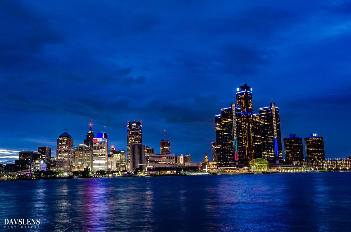 Davslens's tweet photo. A few shots from the Detroit Fireworks
#Detroit 
#FordFireworks 
#PureMichigan 
#fireworks
 #IndependenceDay
#FourthofJuly
#downtowndetroit
#detroitriver https://t.co/96bZlAJNwD