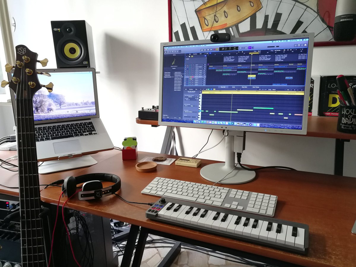 enricogaletta's tweet photo. Writing some sax line for my new tune 🤩 while cicadas don't give me a break 😵. #composingmusic #basstune #presonus #audiogearz #ibanezbass #drstrings #studionerd #newalbum https://t.co/DLljiVzheq