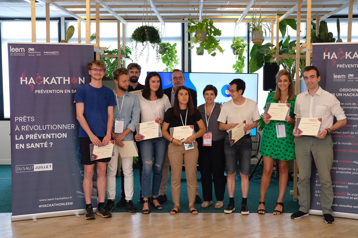 LeemFrance's tweet photo. #HackathonLEEM
Prix ➡️Impact Local 🏆 lauréat et coup de ❤️ #O2Là : analyse de données et recommandations au patient en fonction de l’environnement pour les maladies respiratoires #BPCO #allergies #asthme https://t.co/gSs5aFcvuv