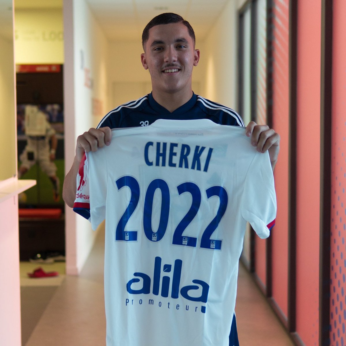 EspoirsduFoot's tweet photo. La précocité de Rayan Cherki 😲

- Buteur en U17 Nationaux à 14 ans et demi.
- Plus jeune buteur de la Youth League à 15 ans, 1 mois et 2 jours.
- Premier contrat pro signé à 15 ans, 10 mois et 21 jours.

Éloigné des terrains pendant 1 an en U14 à cause d'une ostéochondrite ! https://t.co/C0mWHBNuHr