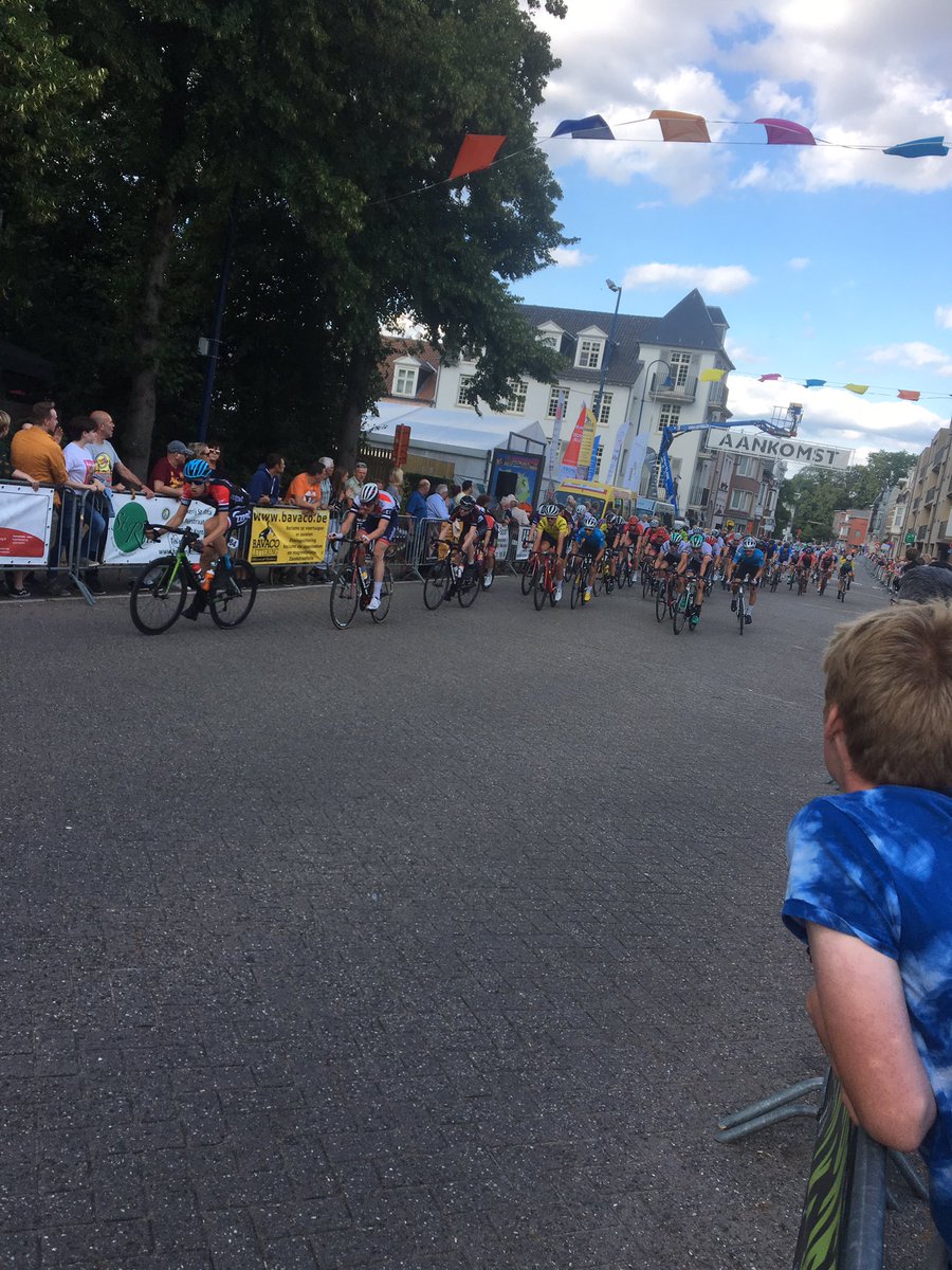 All back together going into the final lap... all of the Spokes riders have done well to stay in the main bunch - anyone’s now!