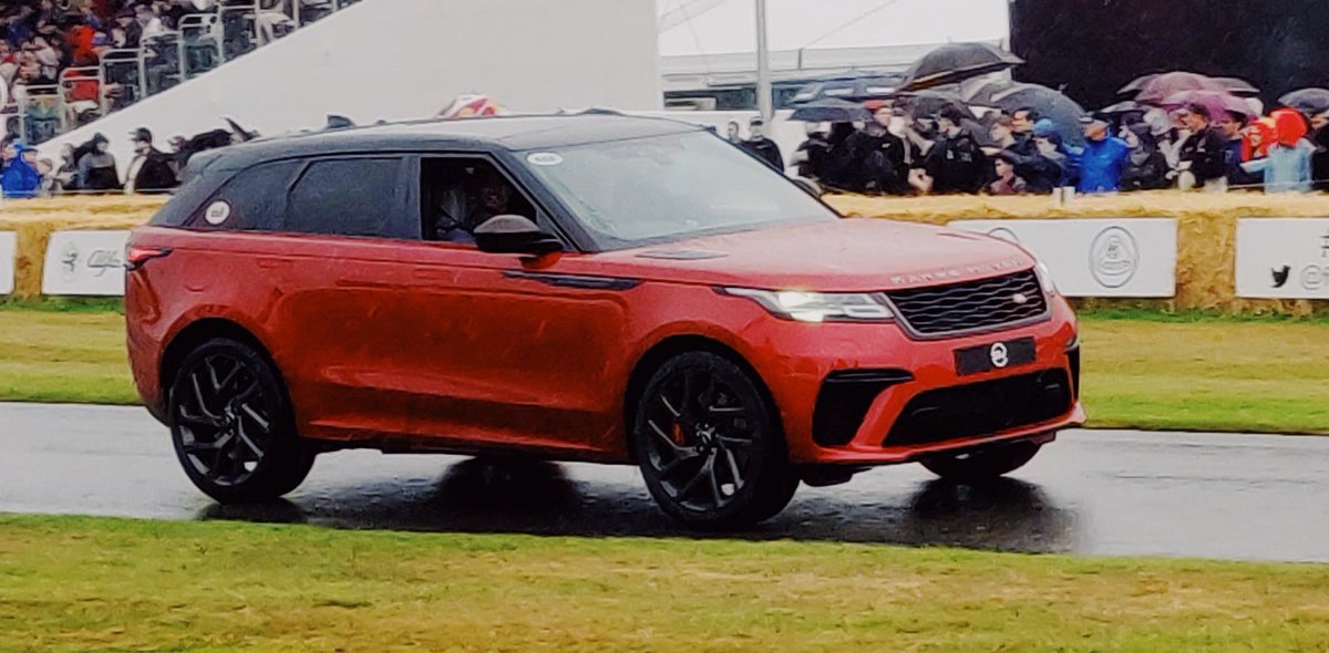 TheVampsJames's tweet photo. Fabulous weekend at @fosgoodwood with @LandRover_UK - I was lucky enough to climb the hill with Andy in this Velar SVA. Huge thanks to the @LandRoverUKPR team 👍🏻 https://t.co/YTgGyTzNn6