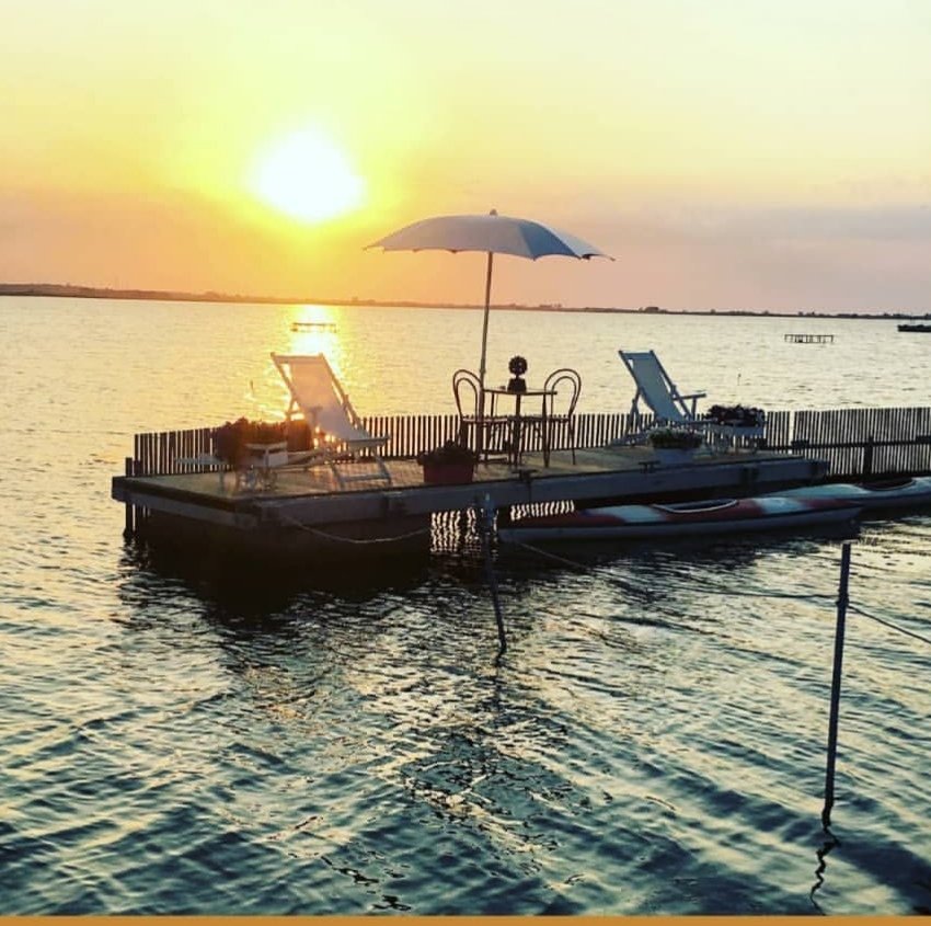 Se vuoi puoi...ti aspettiamo per un romantico aperitivo al tramonto a #Lesina al #Lake da @primiano. #lagodilesina #garganolab #puglia365 #igersitalia #volgoitalia #vivogargano #amepiaceilsud #aroundtheworld #igerspuglia #vivofoggia #shotz_of_puglia #Puglia