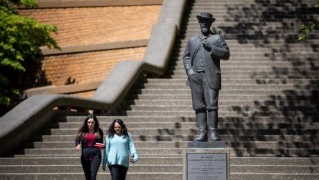 cbcnewsbc's tweet photo. Controversial statue of Judge Begbie removed from New Westminster courthouse square https://t.co/jJGi8BZiGD https://t.co/ylgkjAvx81
