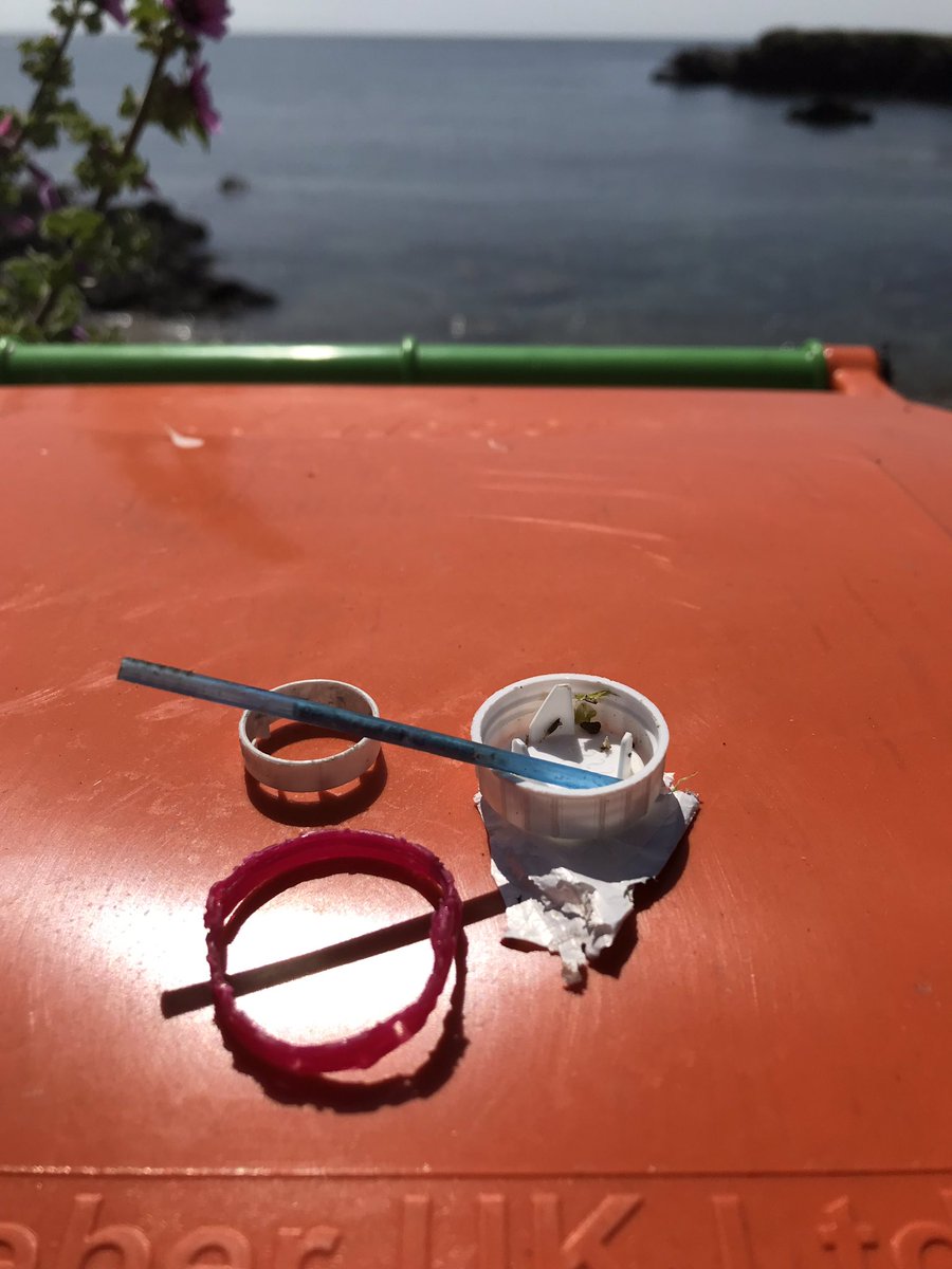 A meander along the rocks at Niarbyl today #3piecesofplastic all within spitting distance of beach buddies hut #3pop #IsleofMan