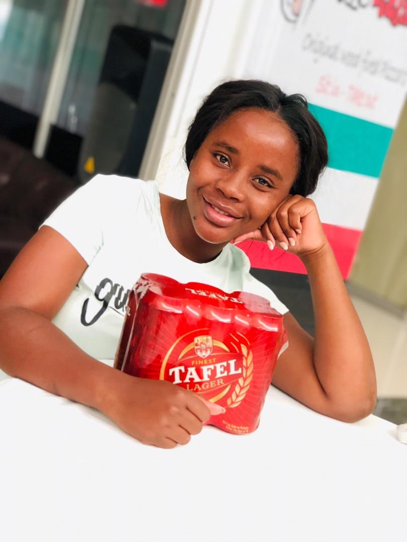 Our winner with her six pack of Tafel Lager 👌🏾😍 
#vintageparty