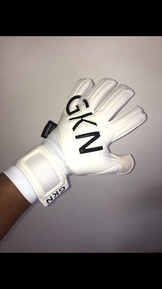TheGKN's tweet photo. Sunday Special🚨
20% off all Junior 🧤Sizes 7/6/5!
Buy 2+ pairs, receive free delivery! 🚚 🙅🏻♂️
Whilst stock lasts, so enquire now to ensure a pair!🗣
Pay now, delivery on Tuesday 📦
#GKN #PreSeasonSale https://t.co/yvlwm0il5t