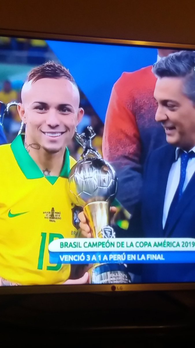 fabriquelme10's tweet photo. Everton goleador de la Copa con 3 goles, Paolo Guerrero terminó con 3 goles pero no termina como goleador pero bueno esto es la #Corrupbol https://t.co/RkHmZU4y2v