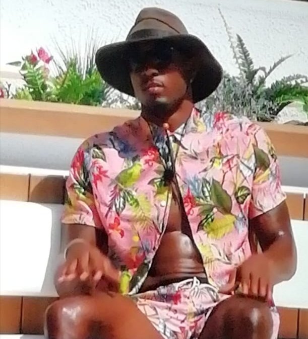 LukeCarton_'s tweet photo. Who wore it better? #LoveIsland https://t.co/Civ8v8DE6o