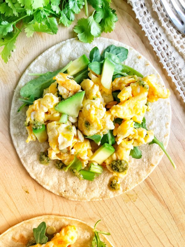 LizWeiss's tweet photo. #AD Eggs for Dinner is easy, nutritious, and budget friendly, so try these build-your-own Scrambled Egg Tacos with Cilantro Lime Pumpkin Seed Drizzle @EggNutrition #eggenthusiast #eggsdinner https://t.co/9aftisaSZz https://t.co/TbHu2DvHLQ