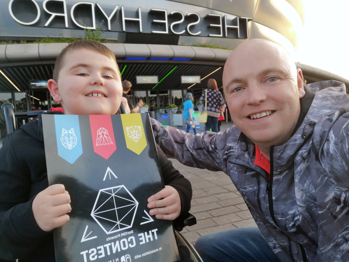 ruchillbhoy79's tweet photo. Took my son to see @dantdm and #dantdmthecontest at @TheSSEHydro 👌♿
Wee man loved it and our section, #talonian tribe, won 👍❤️
Brilliant night for the wee man.
Great show 👍🤖 #melbot https://t.co/ESFlTF5Ctk