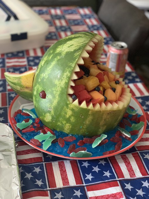 I made this for a party yesterday haha and it turned out so good ☺️ #sharkmelon https://t.co/oZJODhK<a href="/tag/sharkmelon"class="tags"><span>#sharkmelon</span></a>