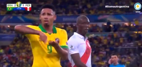 AleFran007's tweet photo. - che Gabriel Jesus, ¿cómo ganaron la #copaamerica?
- 
- ah, está bien. gracias! #Corrupbol https://t.co/oWgswJ41fV