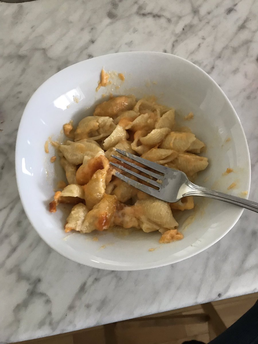 Broggie1's tweet photo. @SnoopDogg made your Mac and cheese from your cook book 👌 pretty bomb https://t.co/wYCPUyyLyd