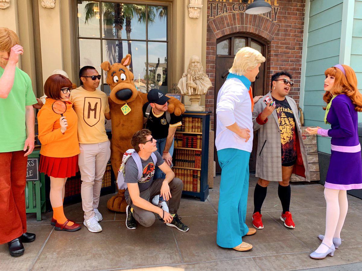 francisdominiic's tweet image. This is actually a great visualization of what it’s like to hang out with me. 😬