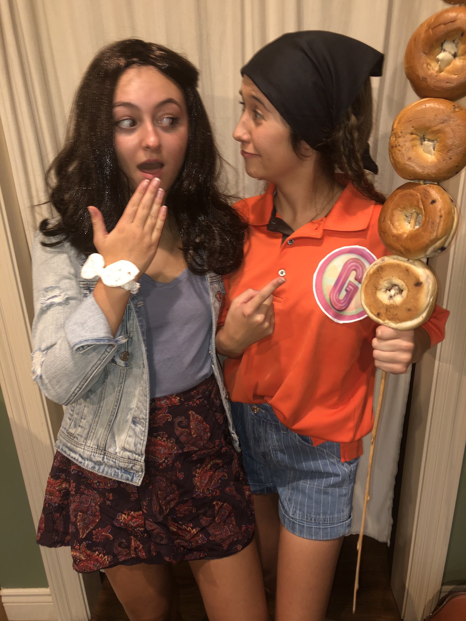 Y all want a bagel ?? happy birthday carly shay !!!  