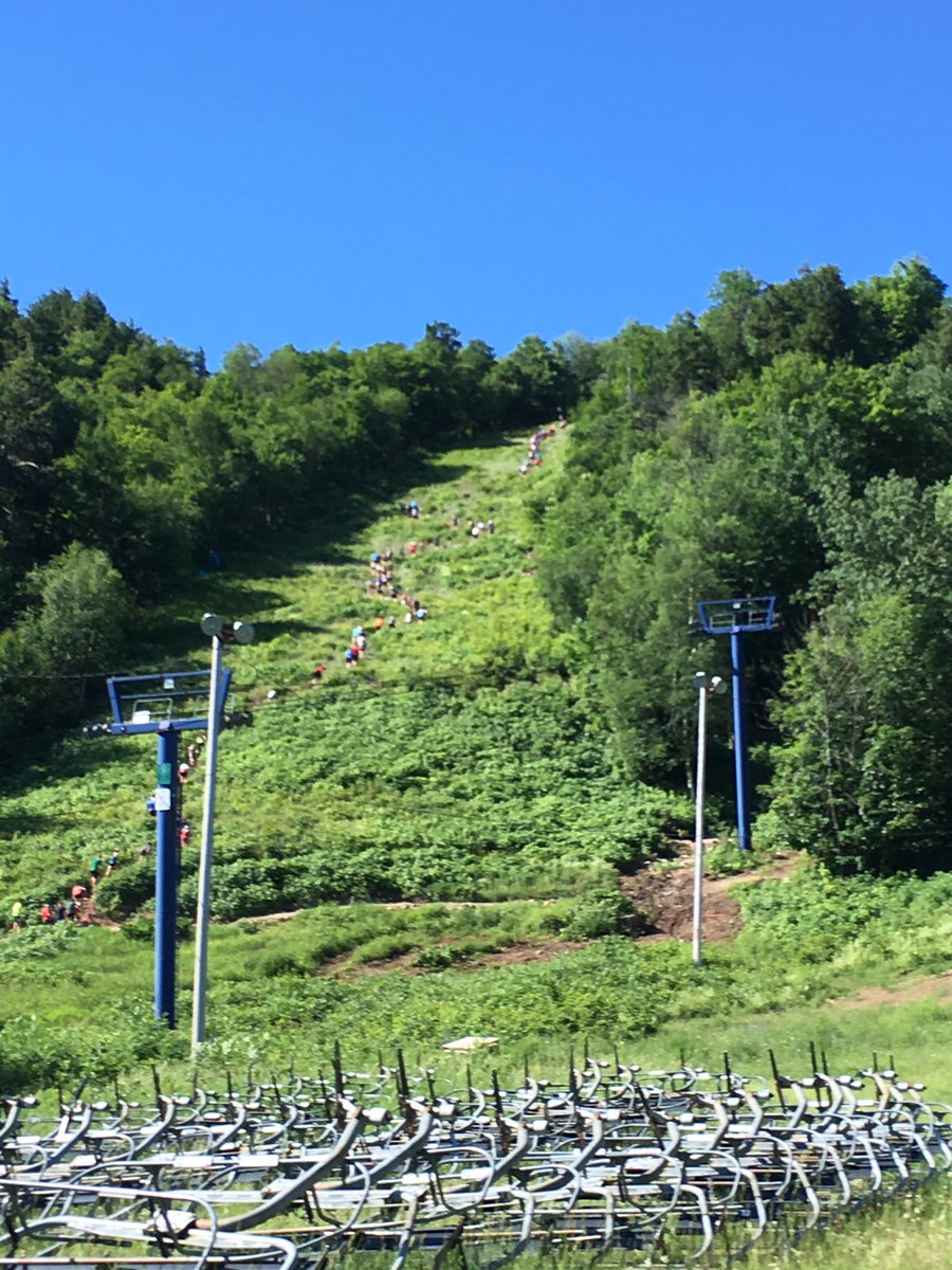 michaelgosselin's tweet photo. Met my biggest running challenge for the second year in a row. The MEC Fourtune fell race. 3 times up and down the ski hill. Exhausted in a good way https://t.co/VR7jJAodrF
