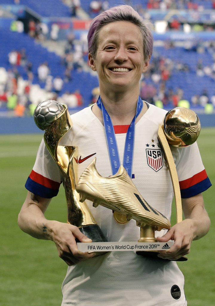—Rapinoe: "Si ganamos, no voy a ir a la jodida Casa Blanca"
—Trump: "Debería ganar antes de hablar. ¡Termina el trabajo!"
—Rapinoe:
