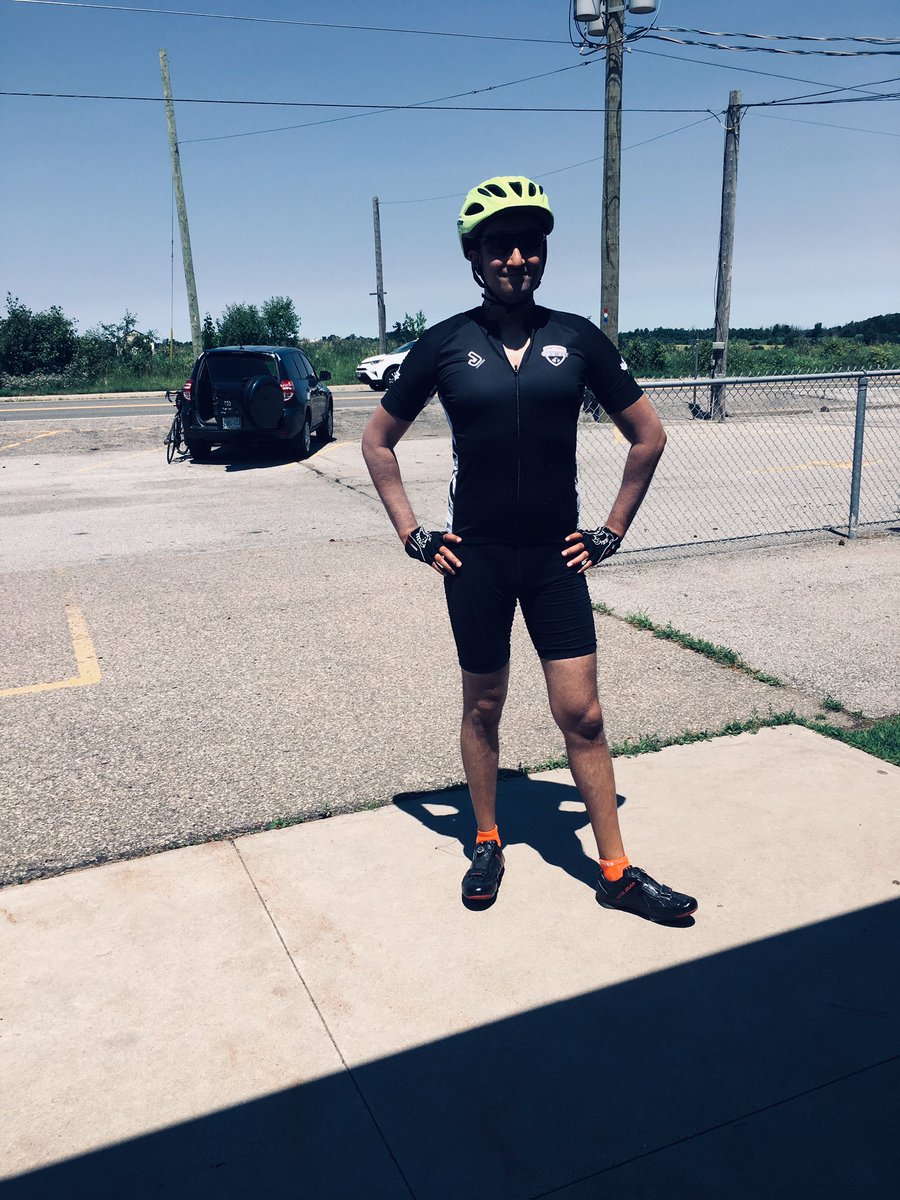 MoonBhaaii's tweet image. How come my wife is still married to this idiot? #CyclistProblems