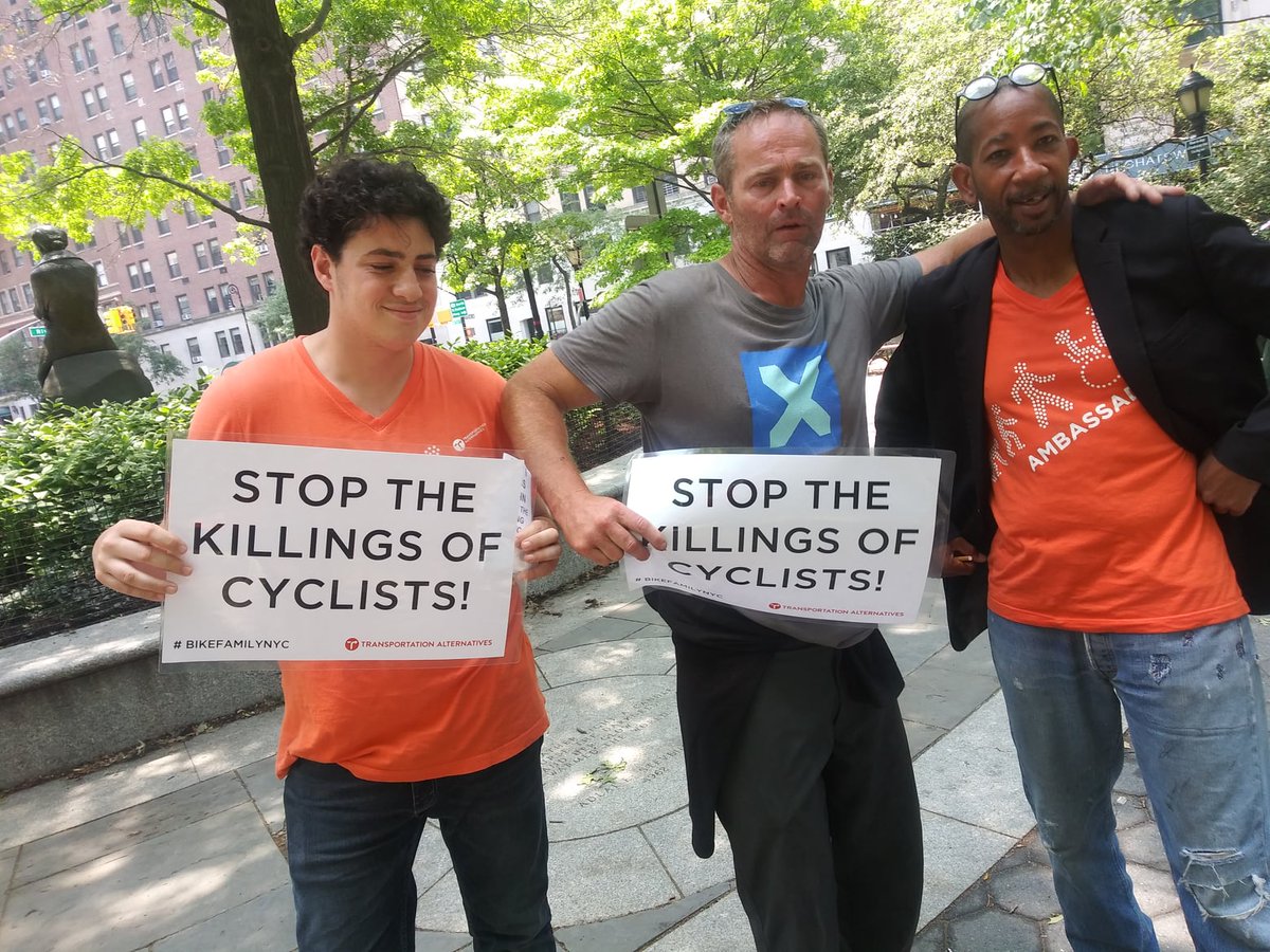 TA_Ambassadors's tweet photo. Out at Riverside and 72nd street flyering for the Die-In Tuesday night. 15 have been killed, and 15 is too many. It is a long time gone that the NY City government commit to our safety. #BikeFamilyNYC https://t.co/SMNQcl79Cv
