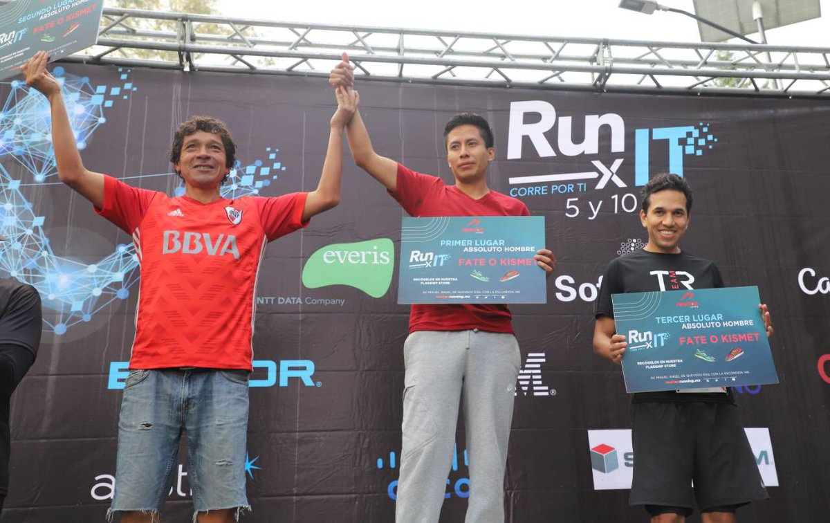 totalrunning's tweet photo. Más de la premiación #RunXIT 2019 🏆🥳 https://t.co/sZXSv9HnKx
