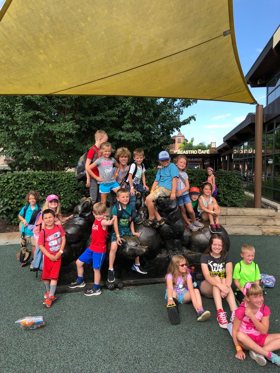 Rushingtoteach's tweet photo. #Warriors Explore
Field trip to the KC Zoo! We were able to see many of the animals we learned about over the summer. We had a great day! We fed the Lorikeets, pet stingrays, and sharks, watched the Sea Lion show, and the Bird show! https://t.co/u7geUHSuIU