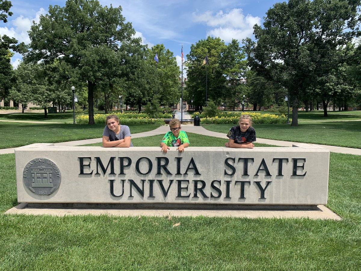 AdrianneBryshya's tweet photo. Ended the weekend on a high! Thanks @ESUSports & @emporiastate for your hospitality!
#USATFRegion9 #JetSpeed #strongerFasterTogether #StingersUp https://t.co/pK2KUiTjVp
