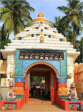 Every year there is a place just ahead of the Gundicha temple where the procession comes to a stop by itself. This is a mystery. The temple doors are closed to the public after 6 PM and inspite of elaborate planning, the proceedings are delayed in every Yatra.