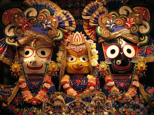 According to a legend, Lord Jagannath once expressed his desire to visit his birthplace Gundicha once every year for a week. And so he did. Every year, along with his elder brother Balbhadra and younger sister Subhadra, he spent seven days at this place.