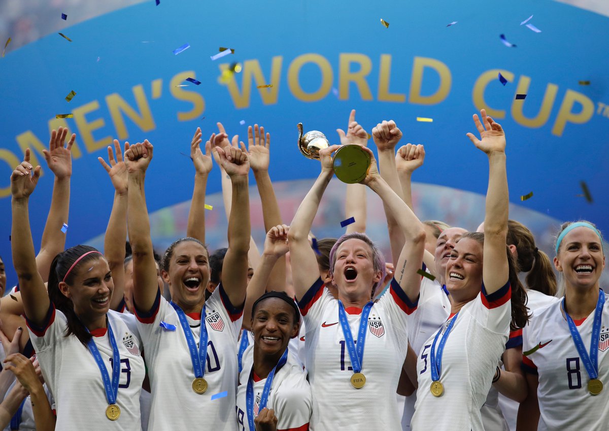 DannyDeraney's tweet image. USA World Cup Finals Appearances
Women: 5
Men: 0

USA World Cup Victories
Women: 4
Men: 0

Olympic Medals:
Women: 4 gold 
Men: 2 gold 

Gold Cups:
Women: 8 
Men: 6

Salaries: Women make 38% of what their male counterparts make.

Pay them equally!

#USWNT #WorldCupfinal #equalpay
