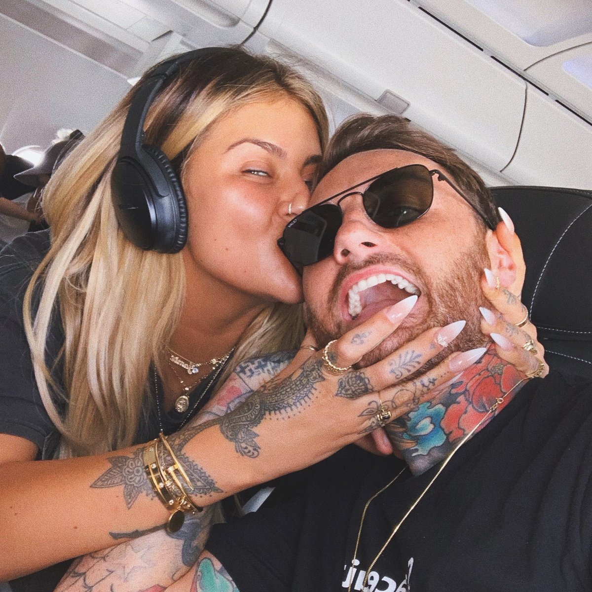 jamiegenevieve's tweet photo. And we’re off 👋🏼👰🏼🤵🏻✈️ https://t.co/Xvm04pgJIX