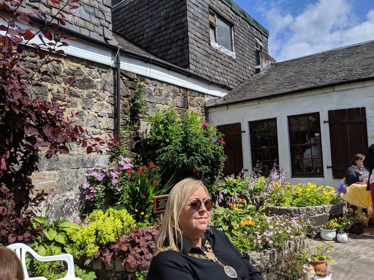 ThisGirl_is's tweet photo. Inspired by the profusion of purple and yellow flowers I saw in the @Sma_Shot garden yesterday, I've replanted my hanging basket today. https://t.co/yW3cVMHCX5