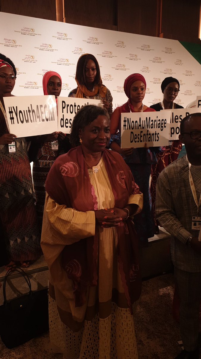 UNFPA_WCARO's tweet photo. Point de presse de la directrice Executive @Atayeshe à la fin du panel sur la prevention du mariage des enfants et la promotion  de l'éducation des jeunes filles. 
#CIPD25, #UNFPA50 #SWEDD
#EndChildMarriage
#EndFGM #scaleupswedd
#DividendeDemograpique
#PutYoungPeopleFirst https://t.co/I06PddeBVn